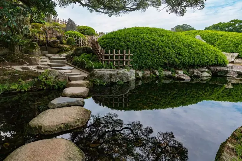 Jak zaprojetkować ogród w stylu japońskim?